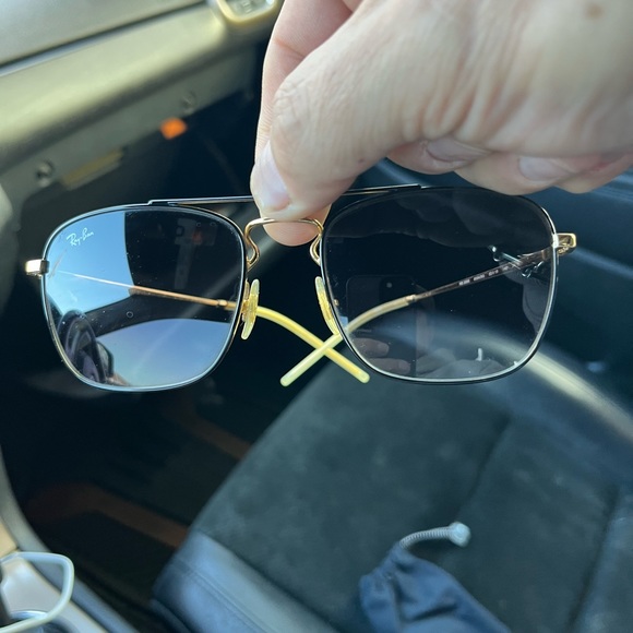 Like new unisex Ray-Ban sunglasses beautiful and very stylish for any event. - Picture 3 of 6